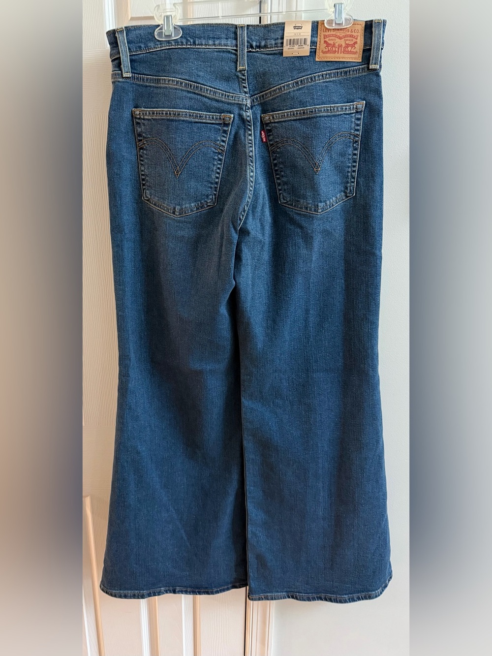 💙Levi’s Ribcage Bell Jeans - Picture 2 of 4